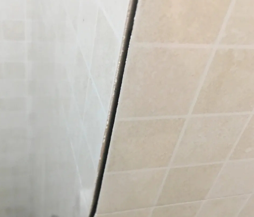 耿马瓷砖空鼓维修公司分享阳台瓷砖脱落的修复过程可以分为以下几个步骤