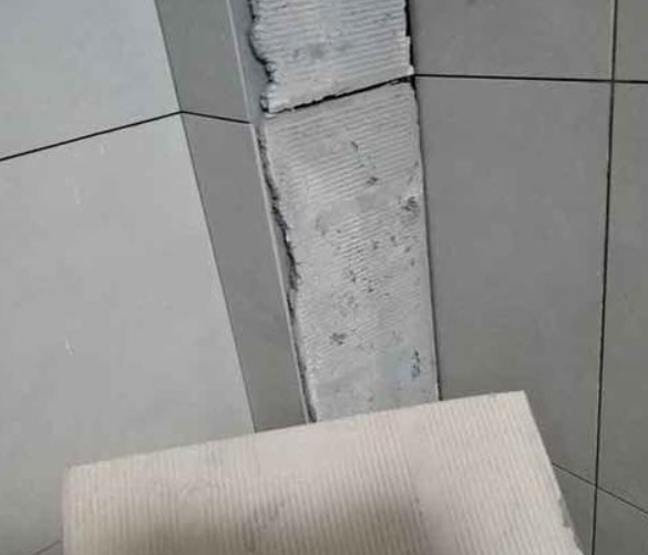 耿马瓷砖空鼓维修公司分享下厨房瓷砖脱落的补救措施。